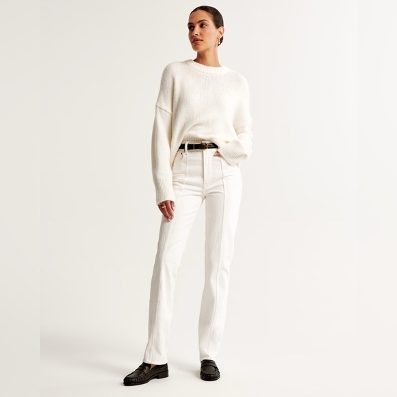 Abercrombie & Fitch Ultra High-Rise 90s Straight Jean - NWT